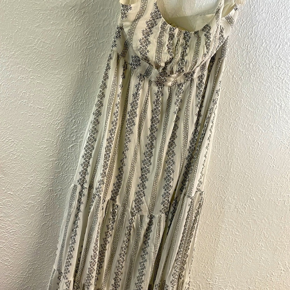 White boho long dress, flowy!! Azetc print